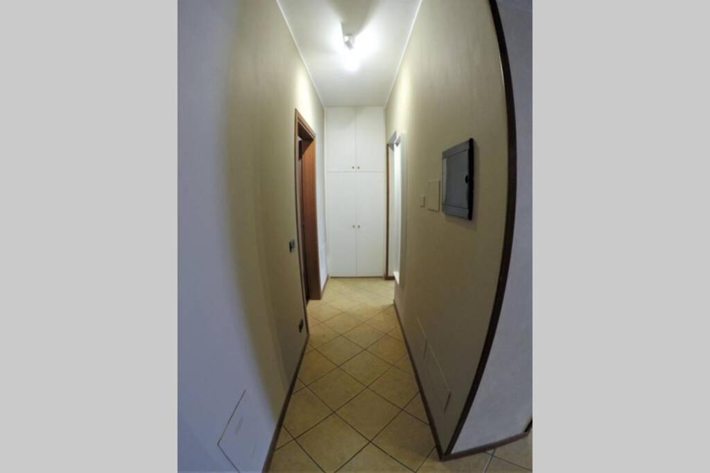 Casa Di Mirco - Ampio E Moderno Bilocale Appartement Castenedolo Buitenkant foto