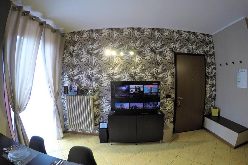 Casa Di Mirco - Ampio E Moderno Bilocale Appartement Castenedolo Buitenkant foto