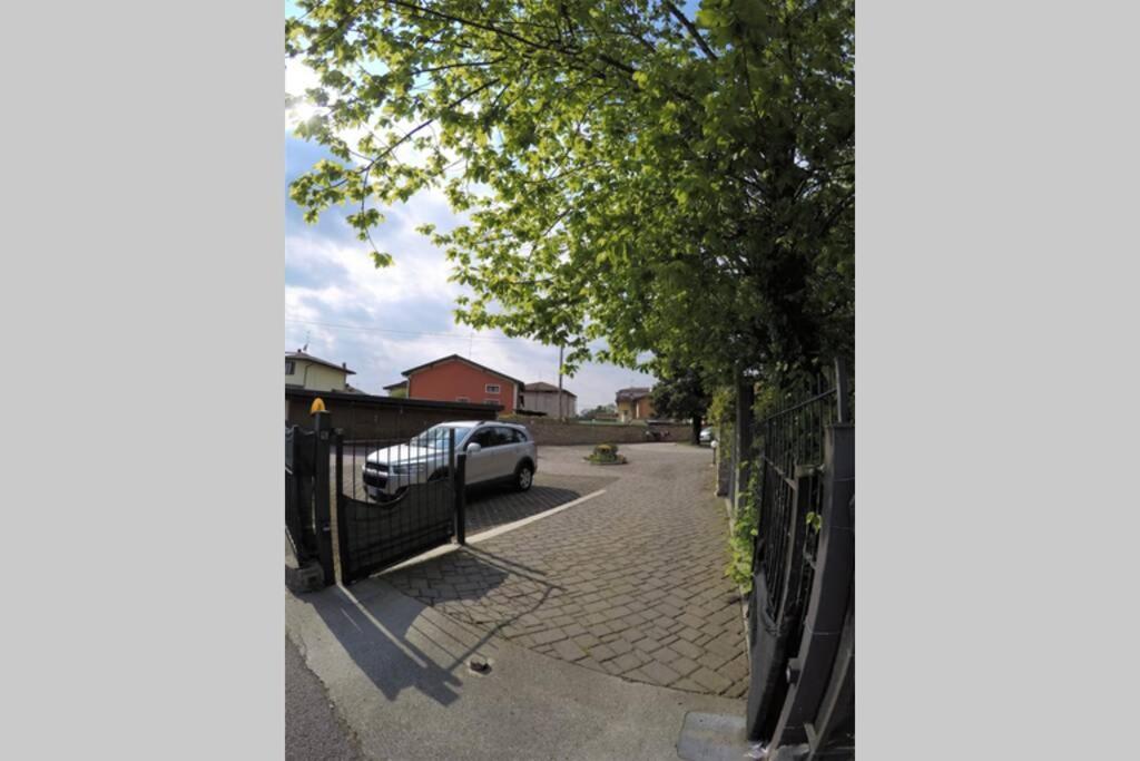 Casa Di Mirco - Ampio E Moderno Bilocale Appartement Castenedolo Buitenkant foto