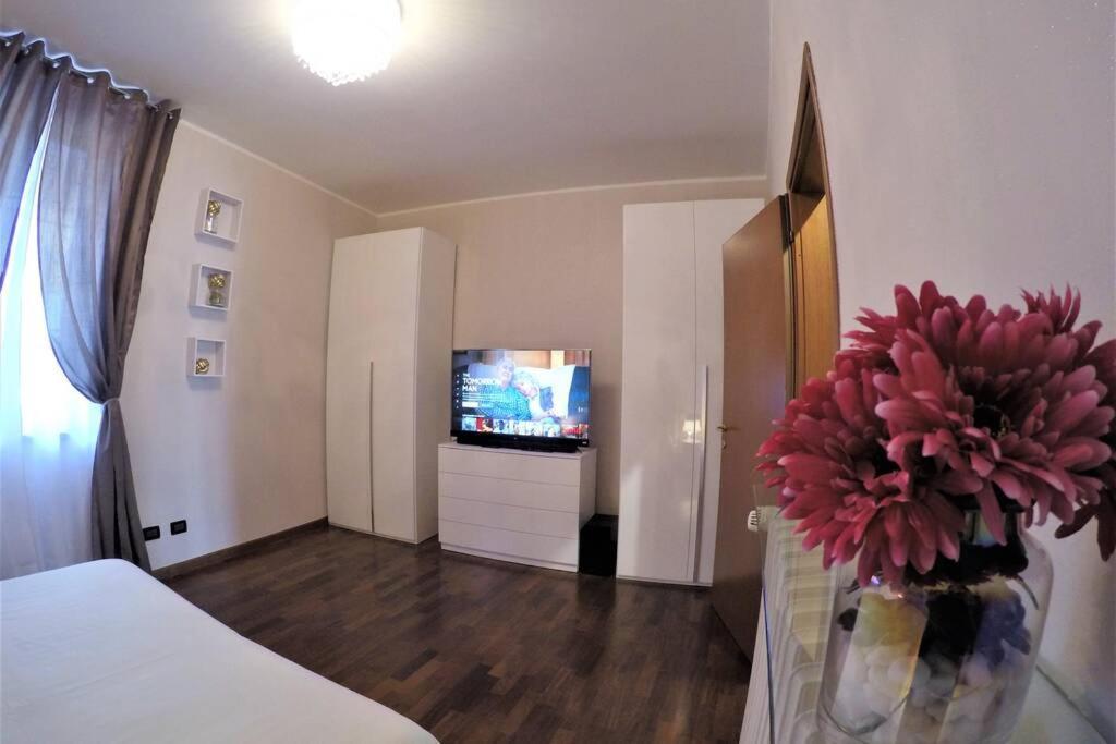 Casa Di Mirco - Ampio E Moderno Bilocale Appartement Castenedolo Buitenkant foto